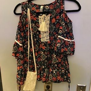 Beautees girls top large with carrying bag